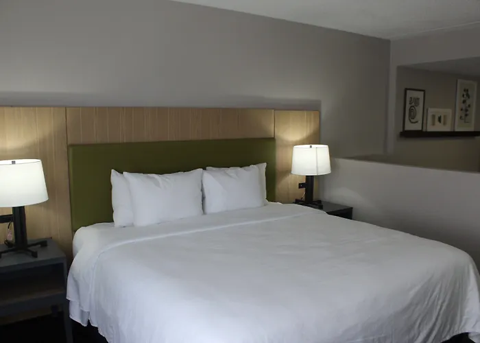 Country Inn & Suites By Radisson, Dunbar - Charleston